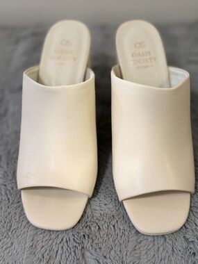 Oasis Society Cream Slip-On Open-Toe Mules